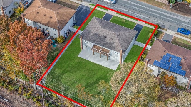 Building Photo - 54 Evergreen St