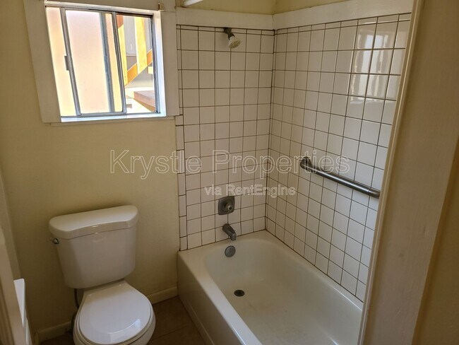 Building Photo - 1119 Sutter St