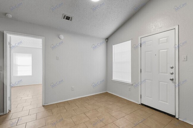 Building Photo - Cute 2/2 Duplex in Fort Worth!