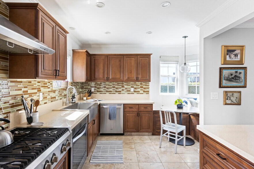 Building Photo - 1772 S Orange Grove Ave