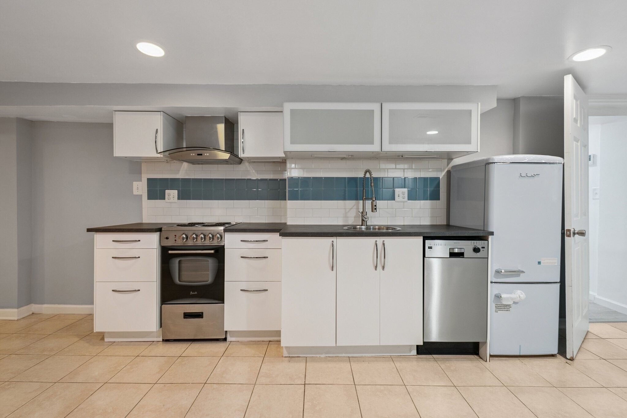 Building Photo - 608 Opus Ave
