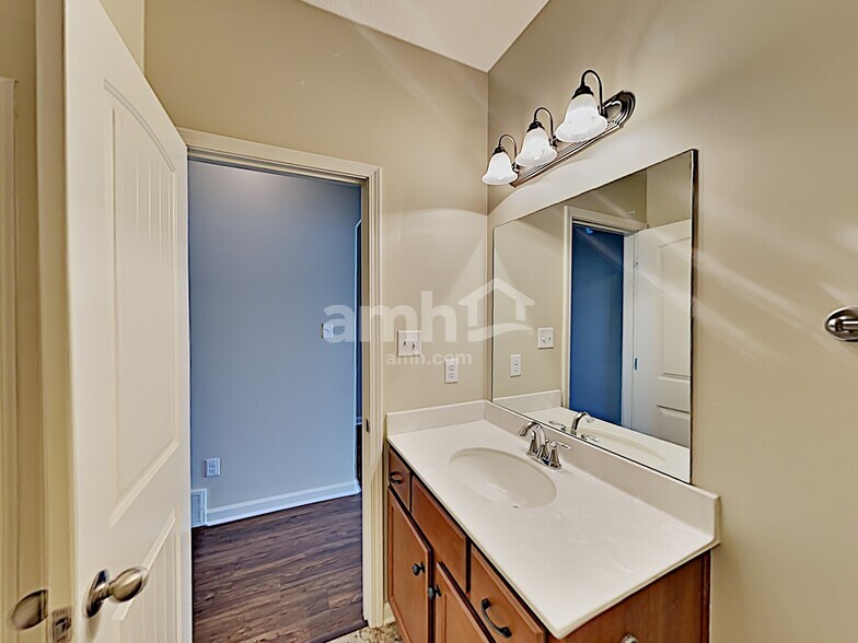 Building Photo - 8716 Nuthatch Ln