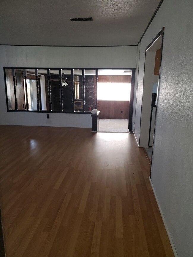 Building Photo - 2bed 2bath House