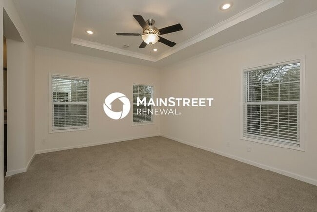 Building Photo - 4 Bedroom Pet-Friendly Home in St. Petersb...