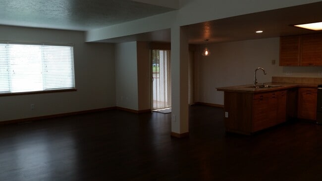 Building Photo - Condo for Rent