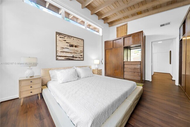 Building Photo - 2321 Tigertail Ct