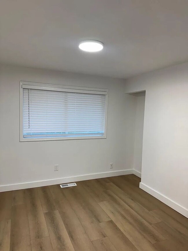 Building Photo - Newly Remodeled 3-Bedroom Bellevue Home with Modern Updates
