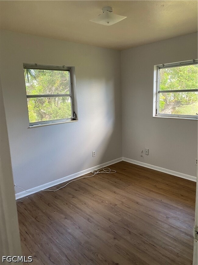 Building Photo - 216 Oregon Way
