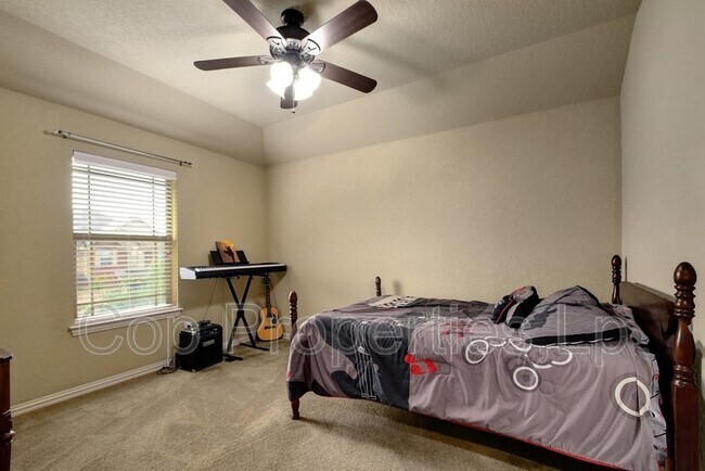 Building Photo - 1435 Sparrow Song