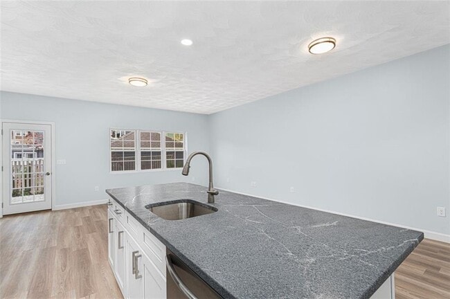 Building Photo - 45 Windsor Rd