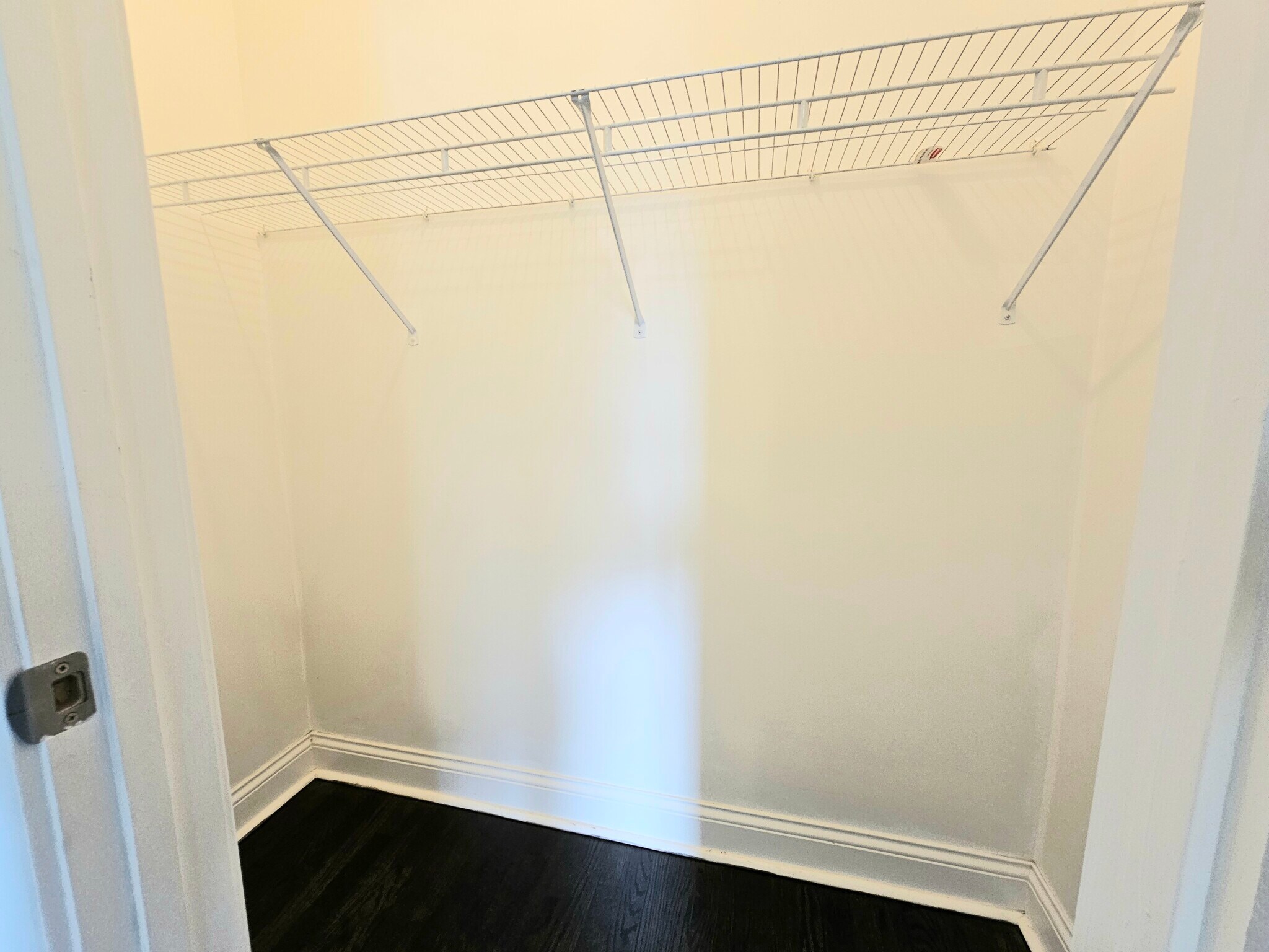 Building Photo - 2209 W Arthur Ave