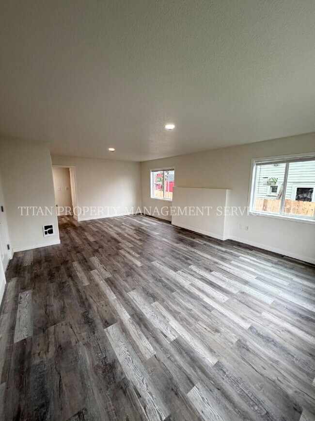 Building Photo - 1135 13th St NE