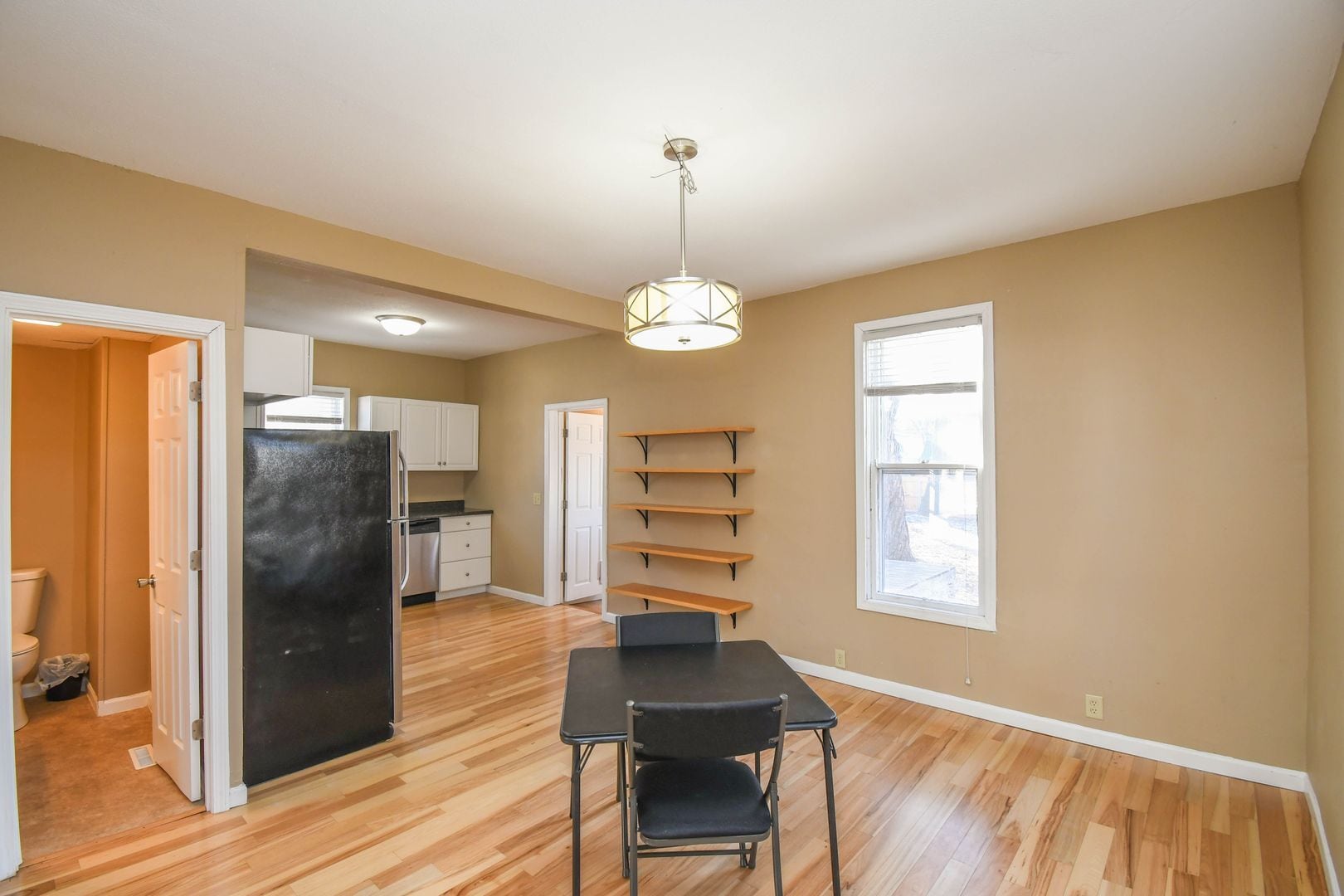 Building Photo - 817 W 12th St