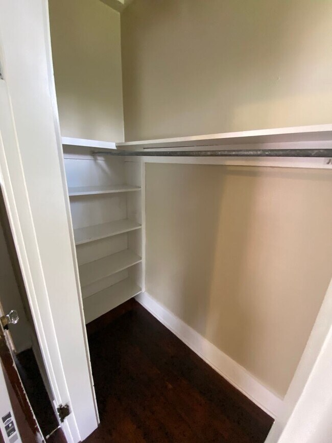 Building Photo - 426 E 15th Ave