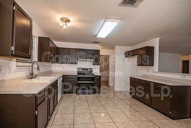 Building Photo - 7127 Still Hollow Dr