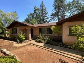 Building Photo - Paradise Oasis-3 bed 2 bath home, Back yard, covered deck, garage, no cats