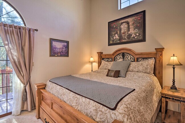 Building Photo - 1131 Pine Ridge Rd