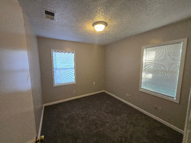 Building Photo - 205 Reno Ave