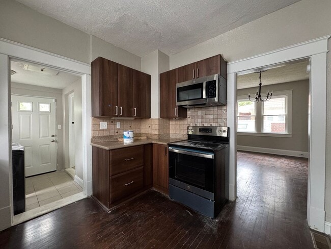 Building Photo - Welcome to this charming home in Portsmout...