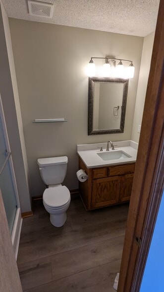 Master Bath - 245 SW Chartwell Pl