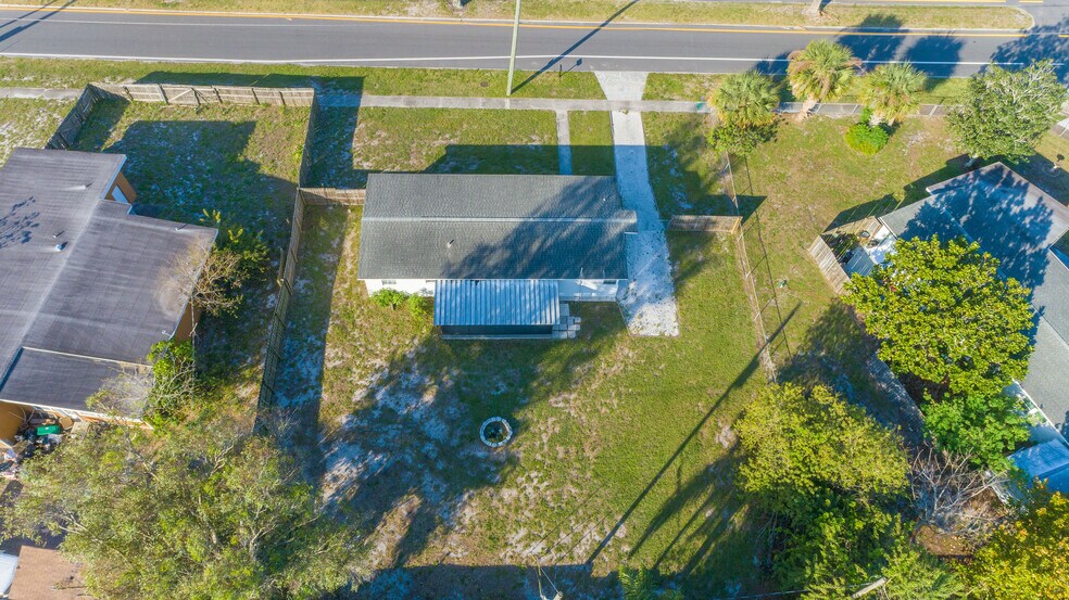 Building Photo - 1011 Bianca Dr NE