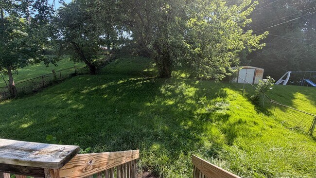 Building Photo - 5614 Sanborn Dr