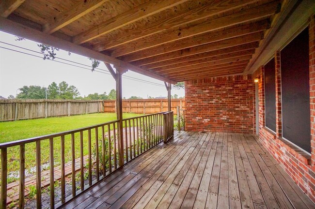 Building Photo - 1634 Emerald River Dr