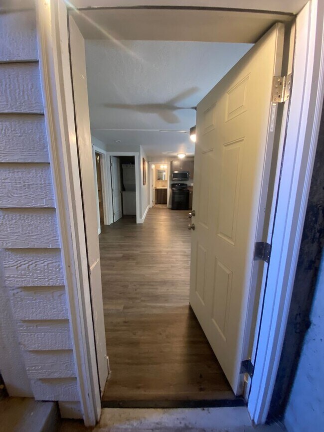 Building Photo - Victor Basement apartment