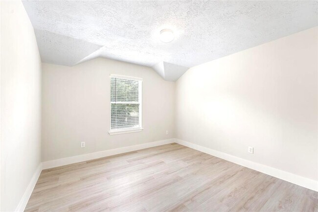 Building Photo - 203 N Vesper Bend Cir