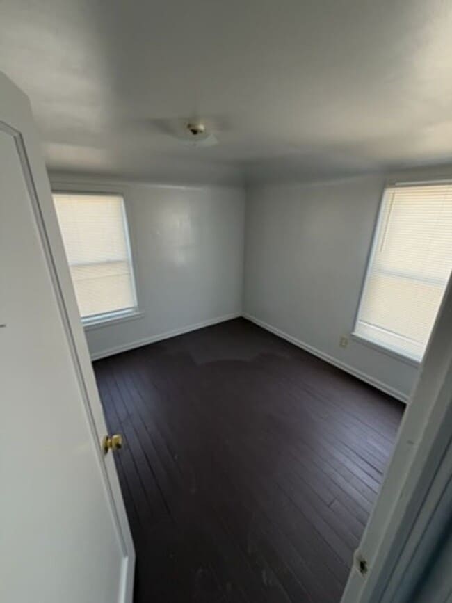 Building Photo - Charming 3-Bedroom Property in Prime Location