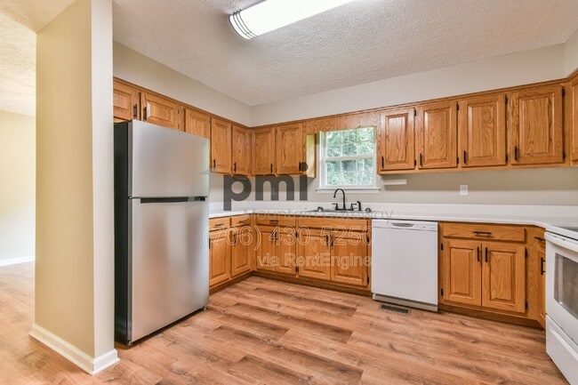 Building Photo - 138 Sunset Oaks Dr