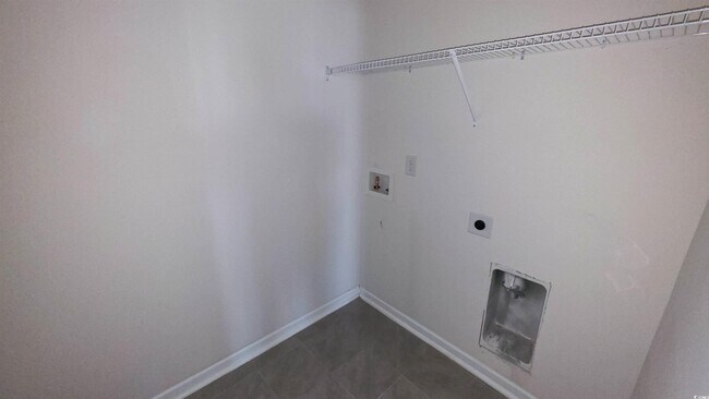 Building Photo - 3565 Bells Lk Cir