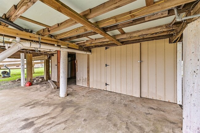 Building Photo - 5 Highland Dr
