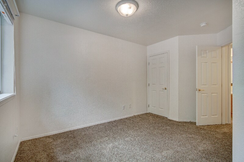 Building Photo - 60 Spyglass Ln