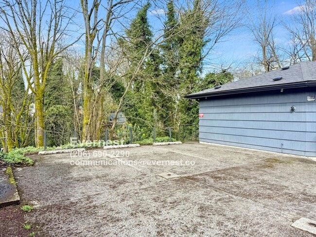Building Photo - Charming 2-Bed, 2-Bath Apartment in a Conv...