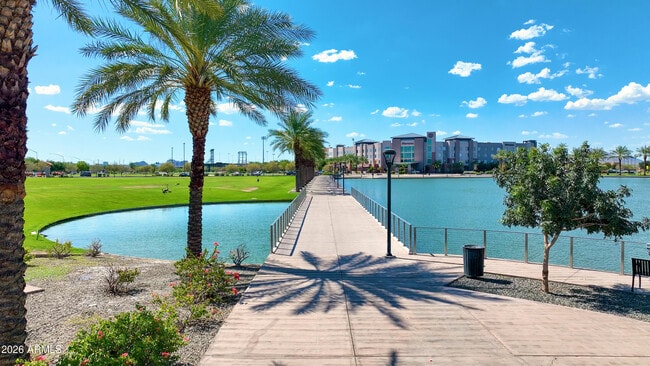 Building Photo - 540 N May