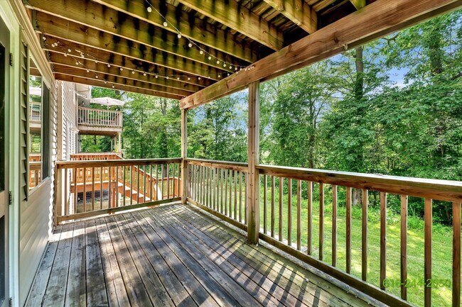 Building Photo - BEAUTIFUL 3 BEDROOM IN ALTO!