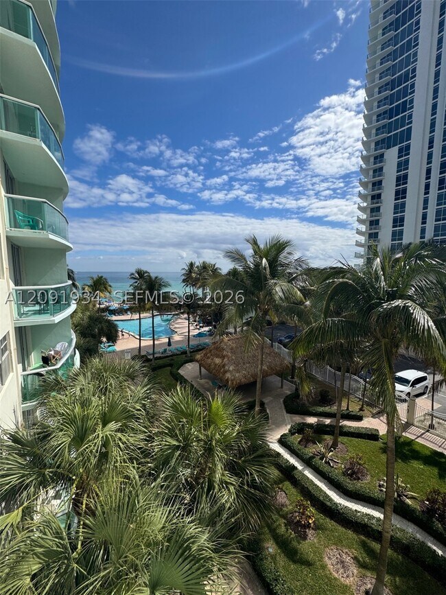 Building Photo - 3901 S Ocean Dr