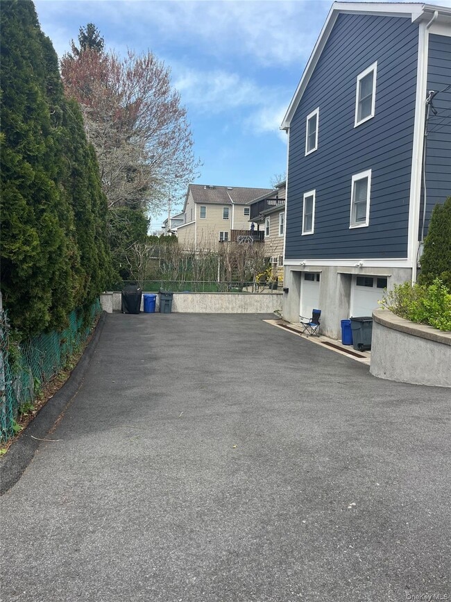 Building Photo - 70 Henry Ave