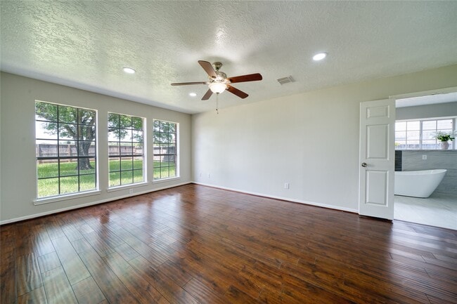 Building Photo - 619 Green Belt Dr