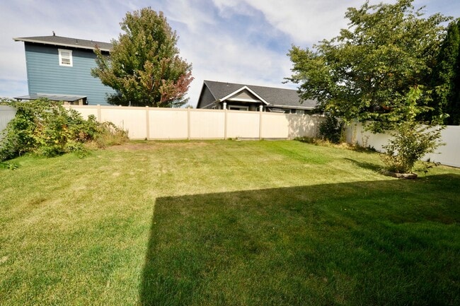 Building Photo - 7682 N Joanna Dr
