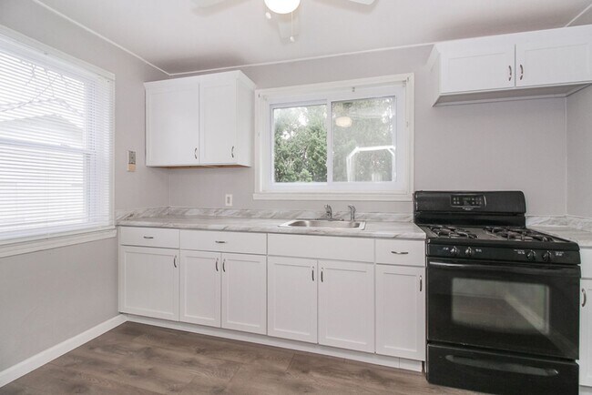 Building Photo - 3822 W 133rd St