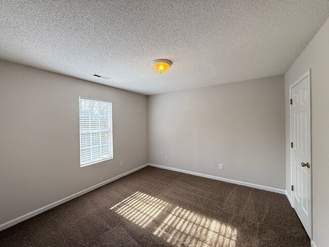 Building Photo - 2120 Dave St