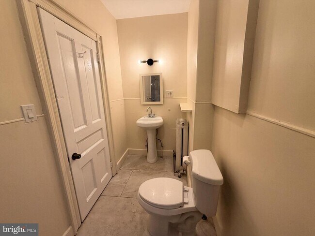 Building Photo - 4718 Hazel Ave