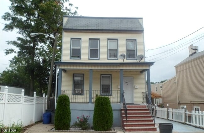 Building Photo - 555 Cary St