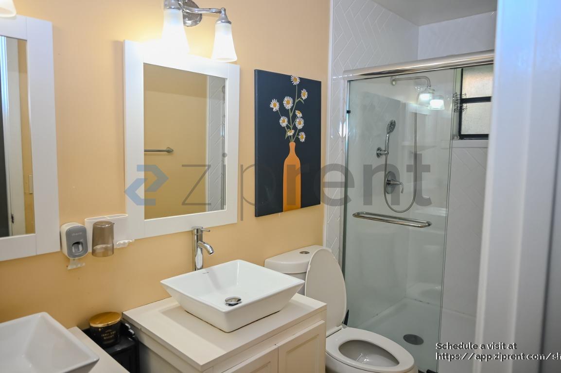 Building Photo - 9761 Riverside Dr