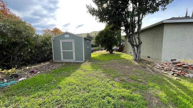 Building Photo - Beautifully updated 3 bedroom, 2 bathroom home in Bay Point