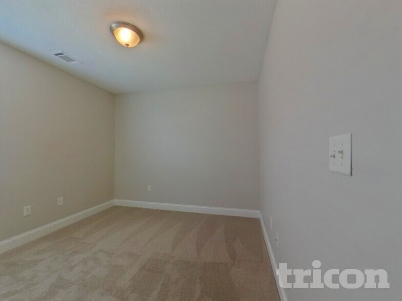 Building Photo - 214 Raleigh Way