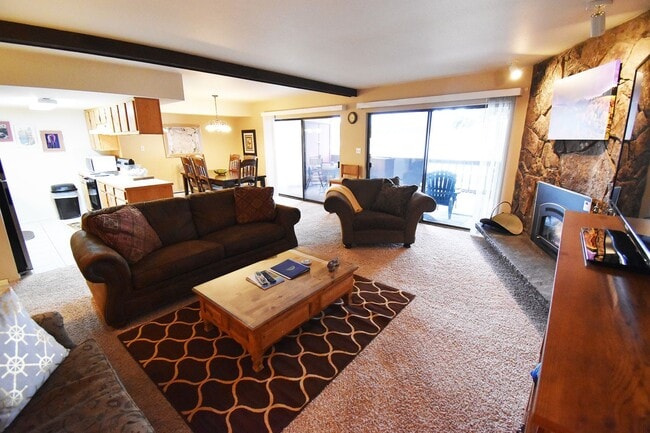 Building Photo - Winter Seasonal Rental- Timberline 14