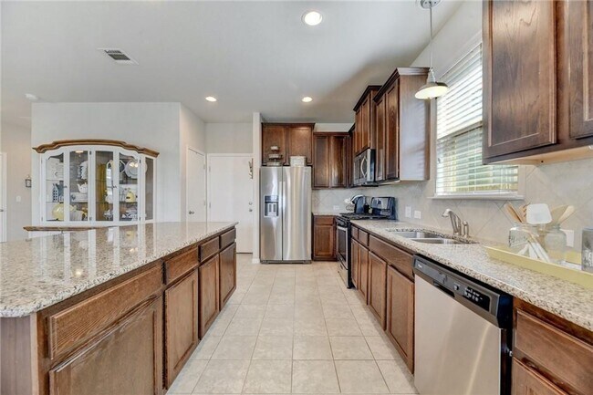 Building Photo - Modern Luxury Awaits in Buda – Stylish 4/B...
